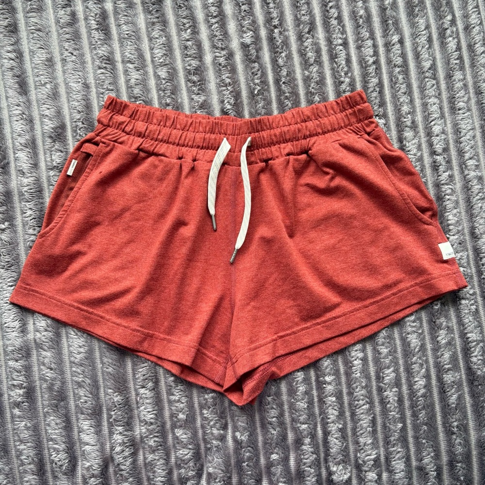 Vuori Halo Performance Shorts in Color Rust Size XS